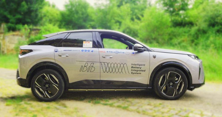 ستيلانتيس وسافت تكشفان عن نظام البطارية الذكي المتكامل: ثورة في عالم السيارات الكهربائية