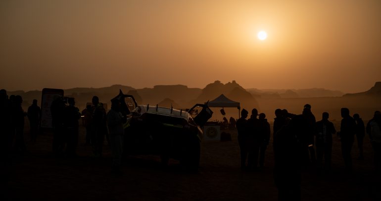 انقلاب في ترتيب داكار 2026: لاتيغان أولًا والعطية يلاحق