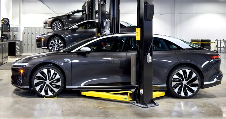 هل اشتريت سيارة كهربائية؟ إذًا استعد للانتظار الطويل عند الصيانة!