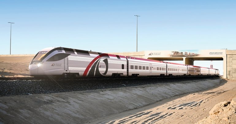 تشغيل رحلة على متن قطار الاتحاد للركاب من أبوظبي إلى دبي