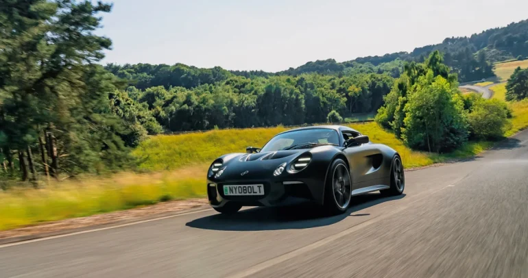 ثورة في عالم السيارات الكهربائية: بطارية جديدة تشحن في 5 دقائق فقط