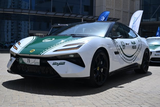 شرطة دبي تكشف عن سيارة Lotus Emeya-S