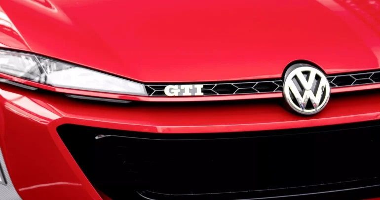 فولكس فاجن تعيد تعريف الأسطورة: الجيل القادم من Golf GTI سيكون كهربائيًا بالكامل!